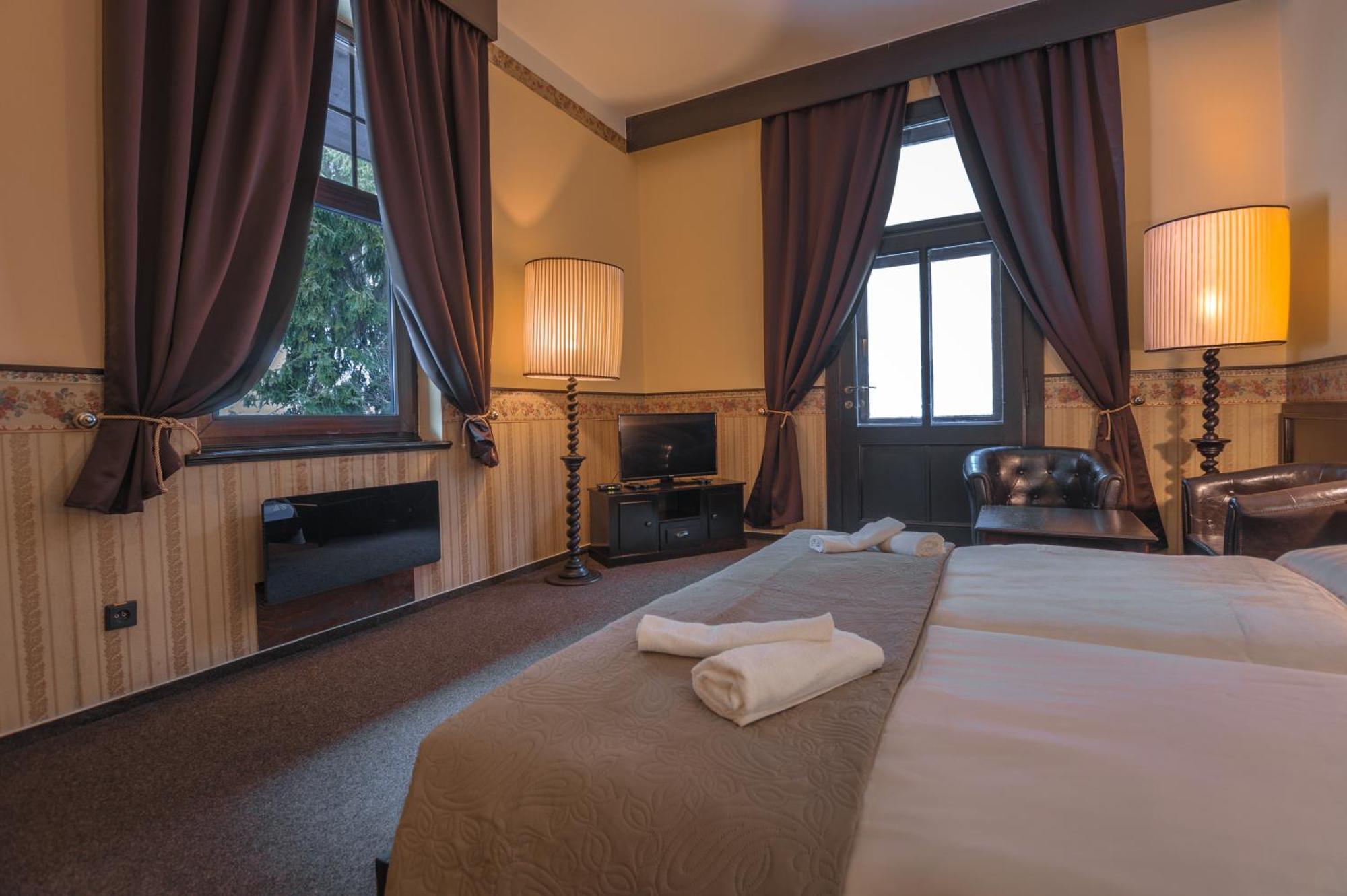 Hotel Lovecky Zamecek Orion Liberec Exterior photo